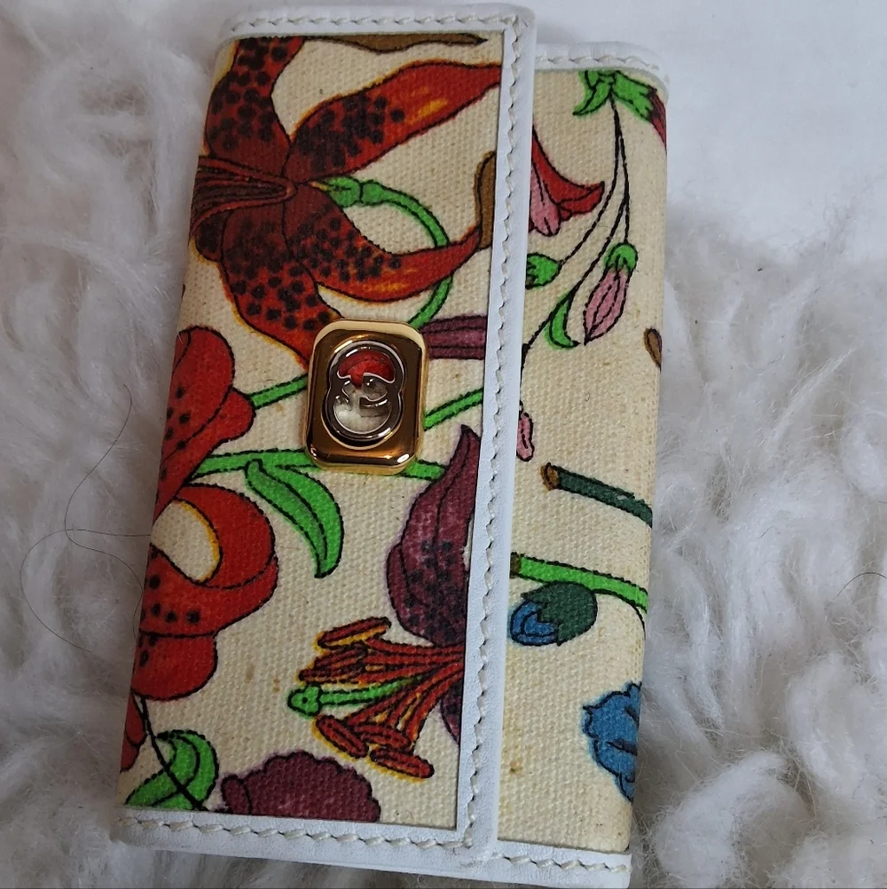 “Gucci Flora 6-Key Holder White Leather Floral Canvas Key Case”